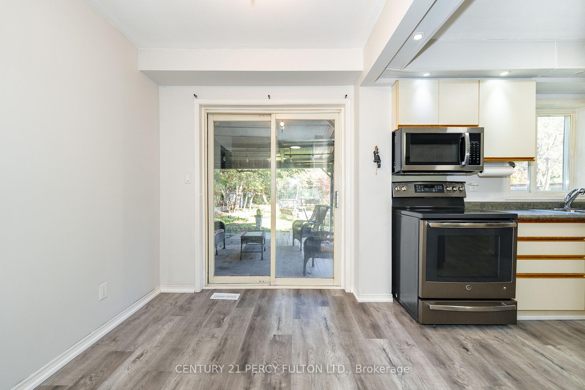 Photo 32 of 66 Twyn Rivers Drive, Pickering, Rougemount — HOMEH