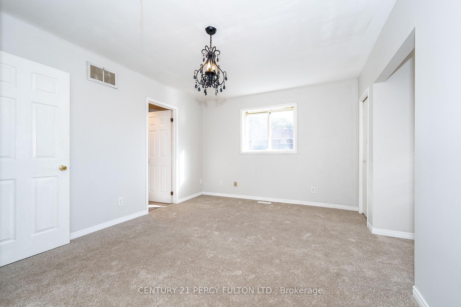 Photo 5 of 66 Twyn Rivers Drive, Pickering, Rougemount — HOMEH