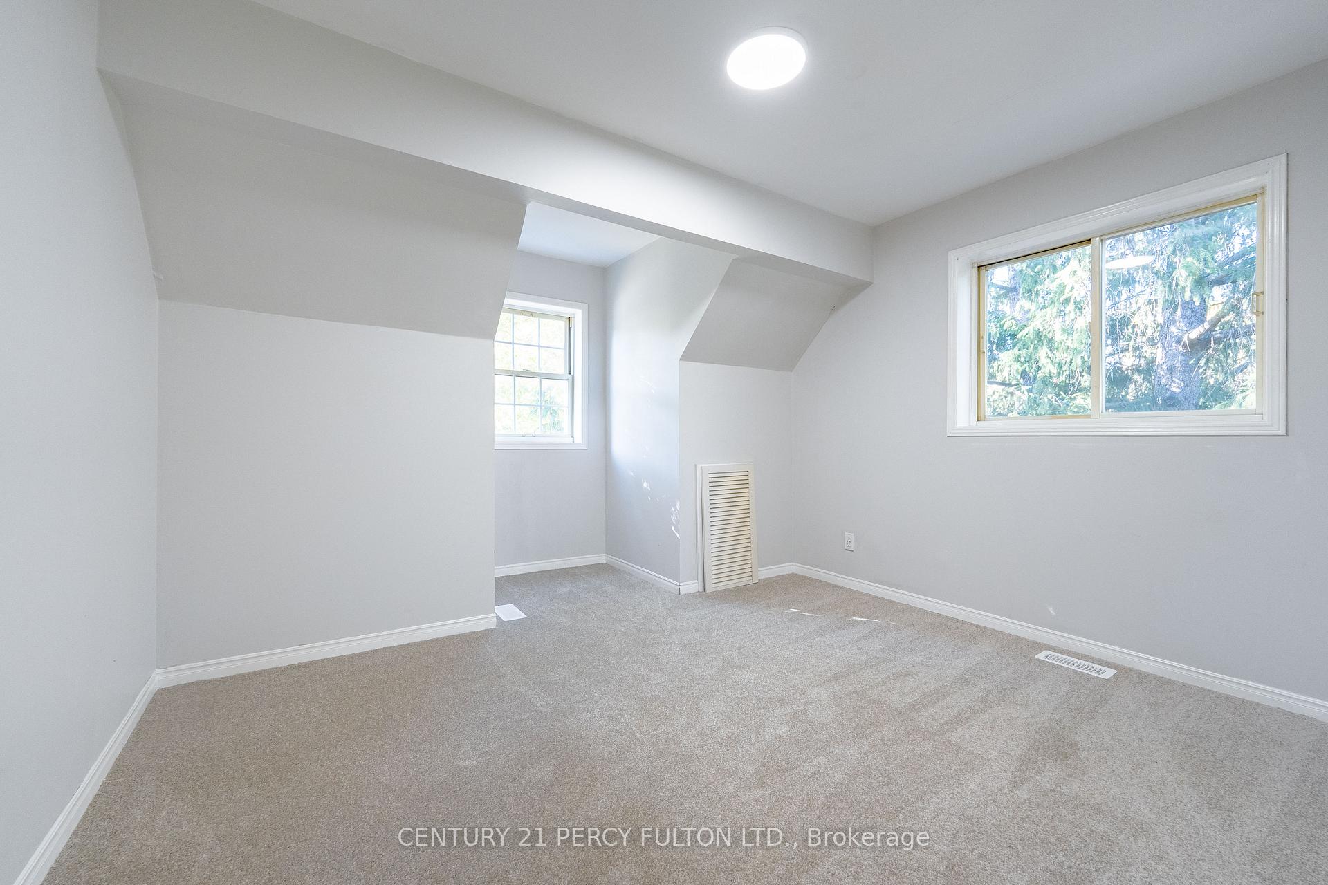 Photo 18 of 66 Twyn Rivers Drive, Pickering, Rougemount — HOMEH