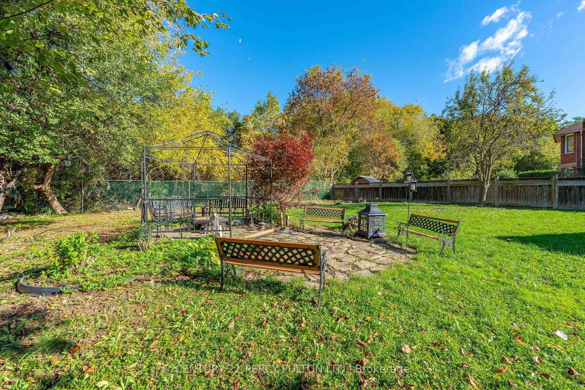 Photo 22 of 66 Twyn Rivers Drive, Pickering, Rougemount — HOMEH