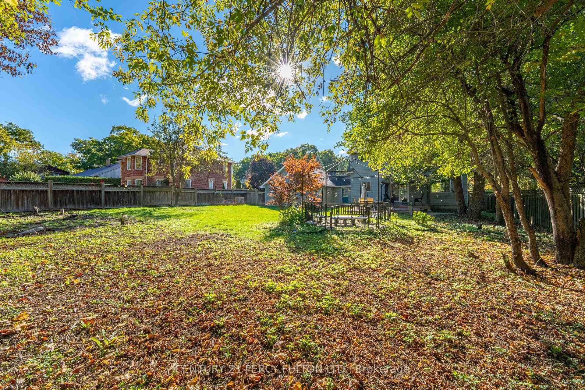 Photo 35 of 66 Twyn Rivers Drive, Pickering, Rougemount — HOMEH