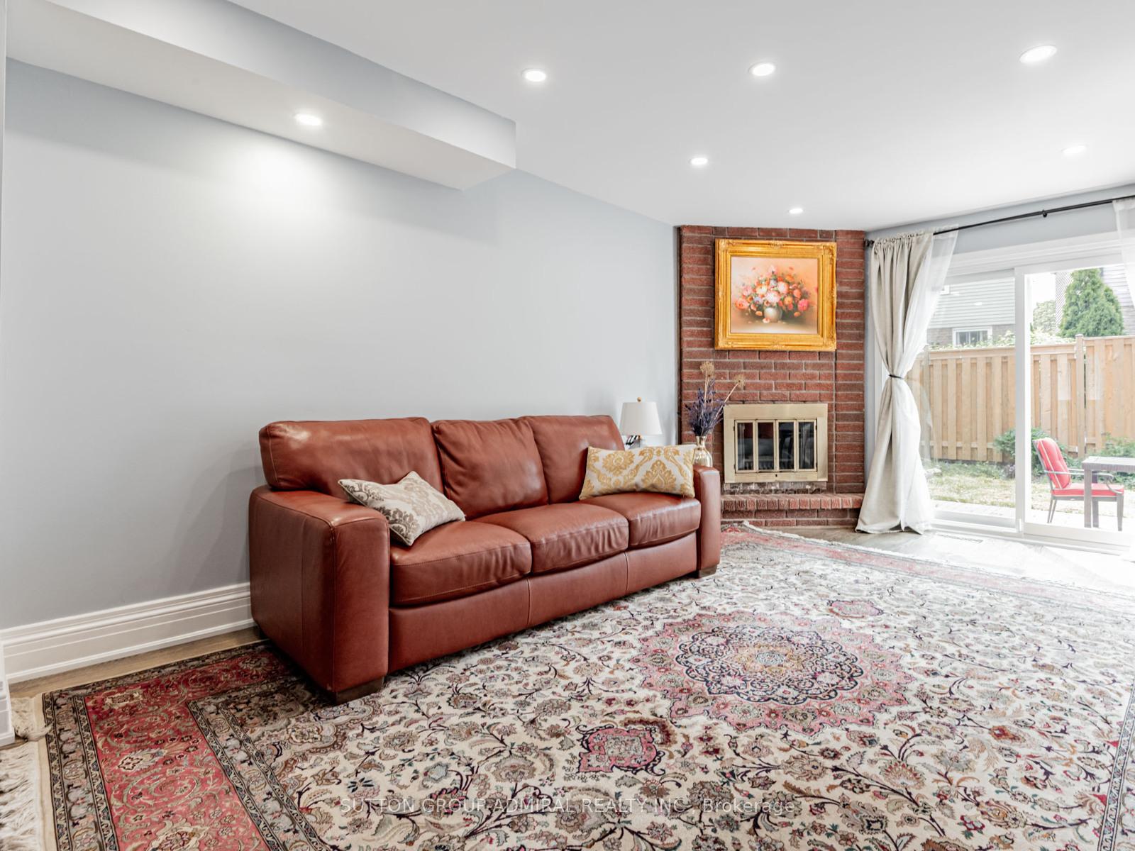 Photo 5 of 36 Spyglass Hill Road, Vaughan, Glen Shields — HOMEH