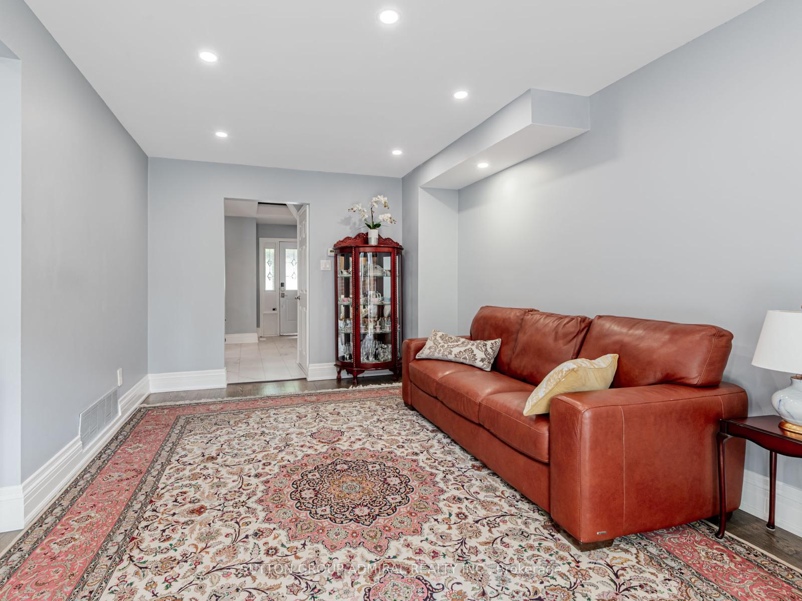 Photo 21 of 36 Spyglass Hill Road, Vaughan, Glen Shields — HOMEH