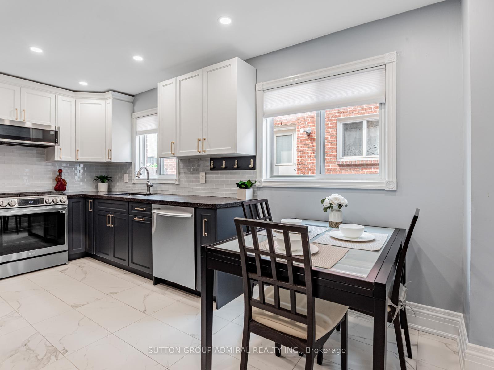Photo 24 of 36 Spyglass Hill Road, Vaughan, Glen Shields — HOMEH