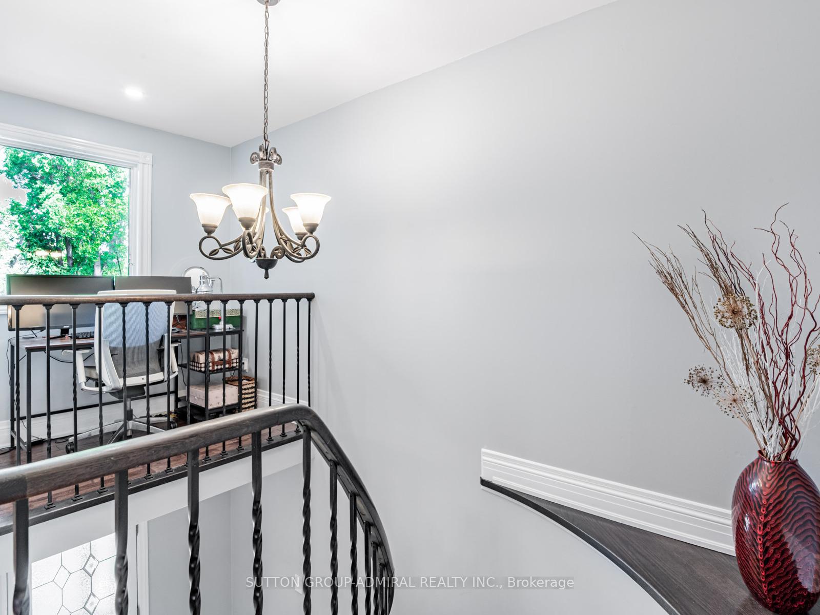 Photo 8 of 36 Spyglass Hill Road, Vaughan, Glen Shields — HOMEH