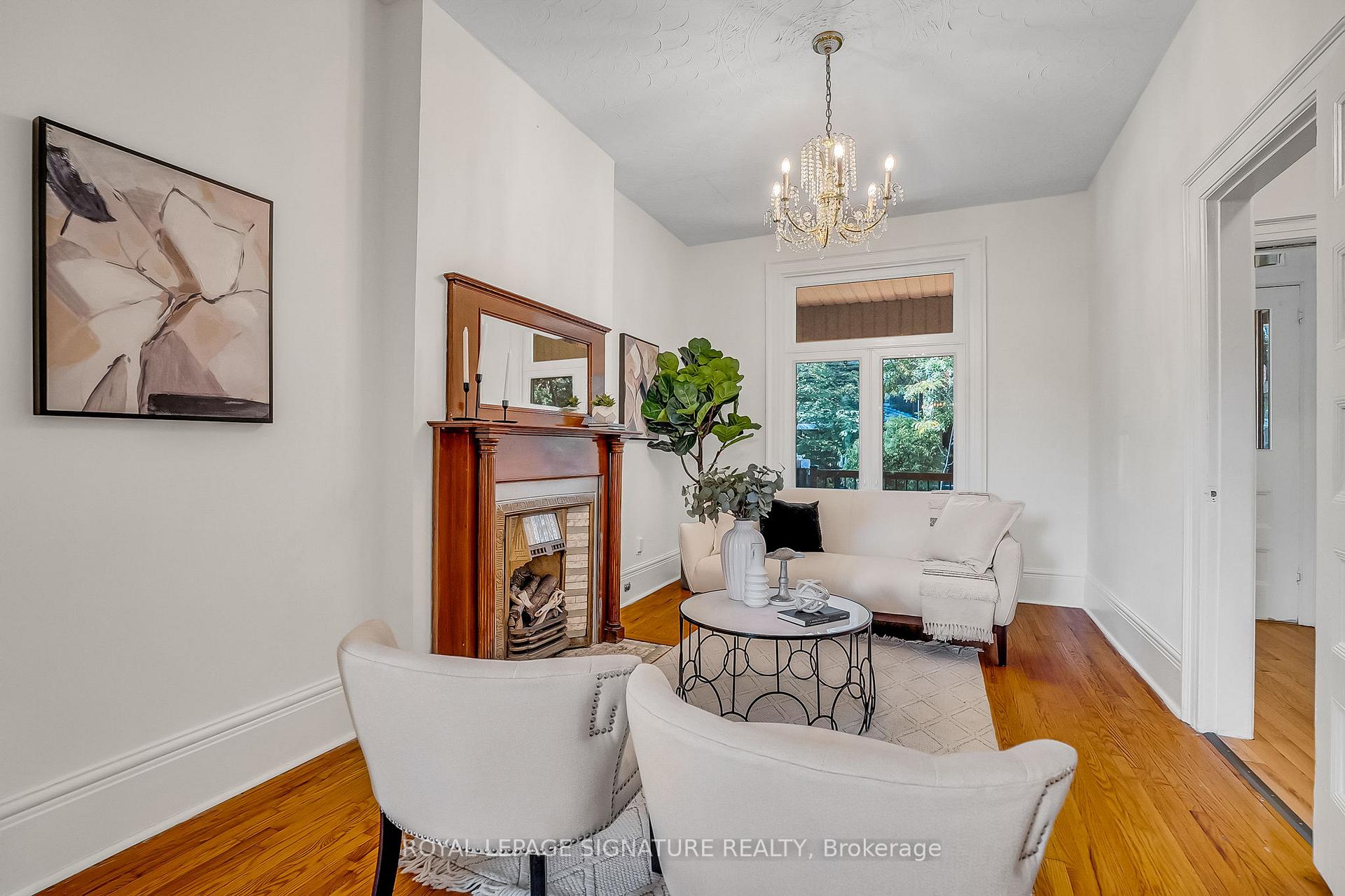 Photo 2 of 667 Shaw Street, Toronto, Palmerston-Little Italy — HOMEH