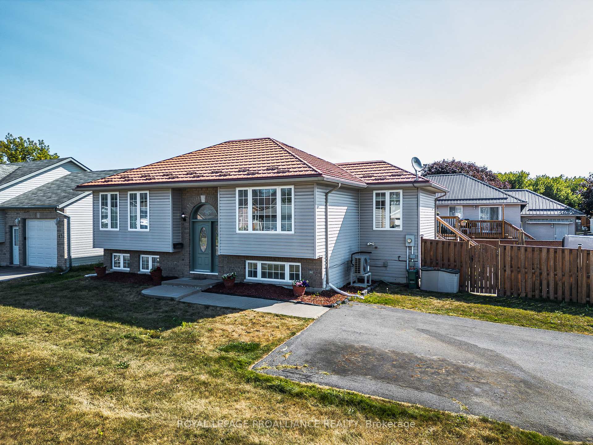 Front of 11 Jason Crescent