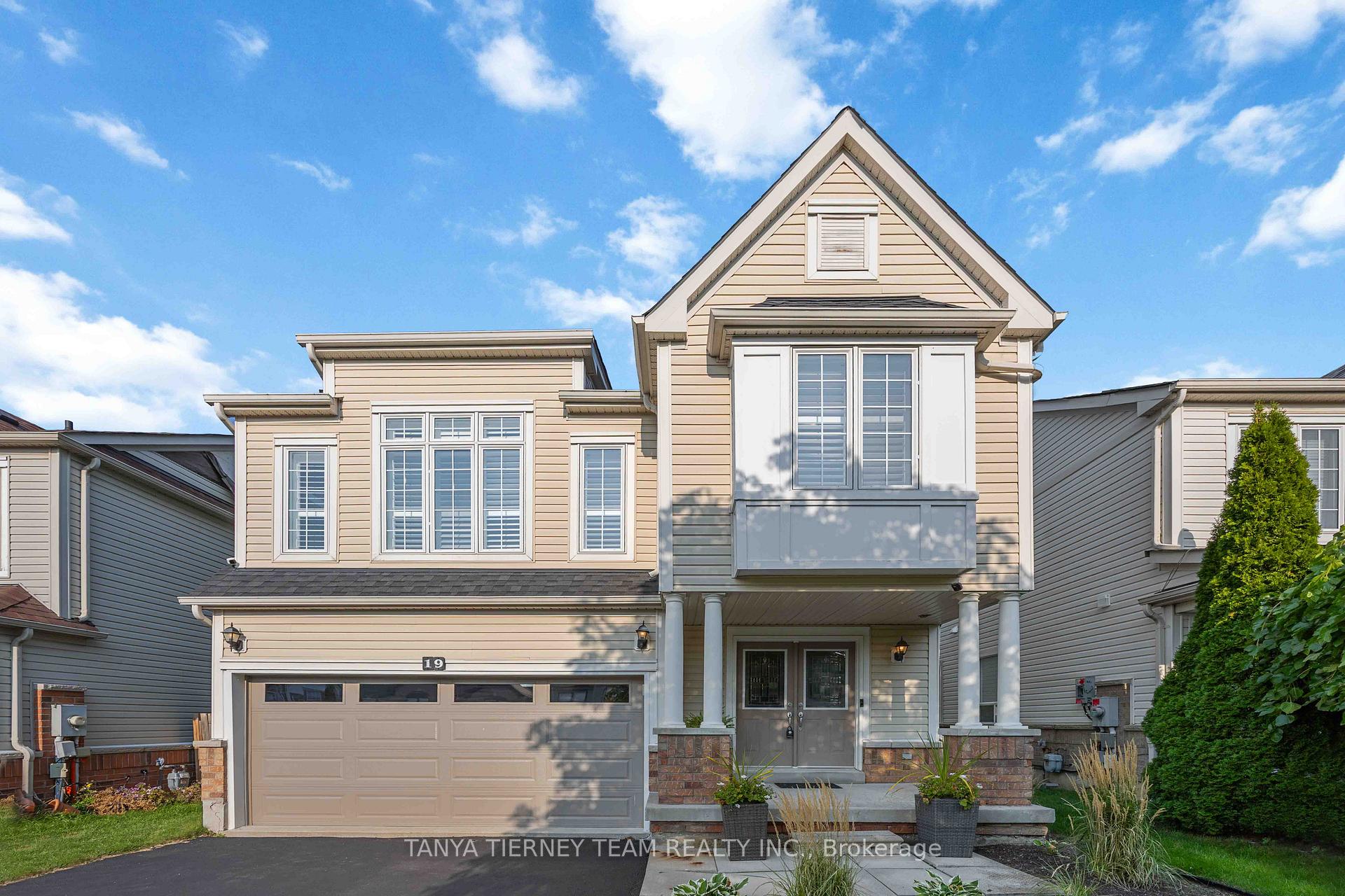 Photo 1 of 19 Teardrop Crescent, Whitby, Brooklin — HOMEH