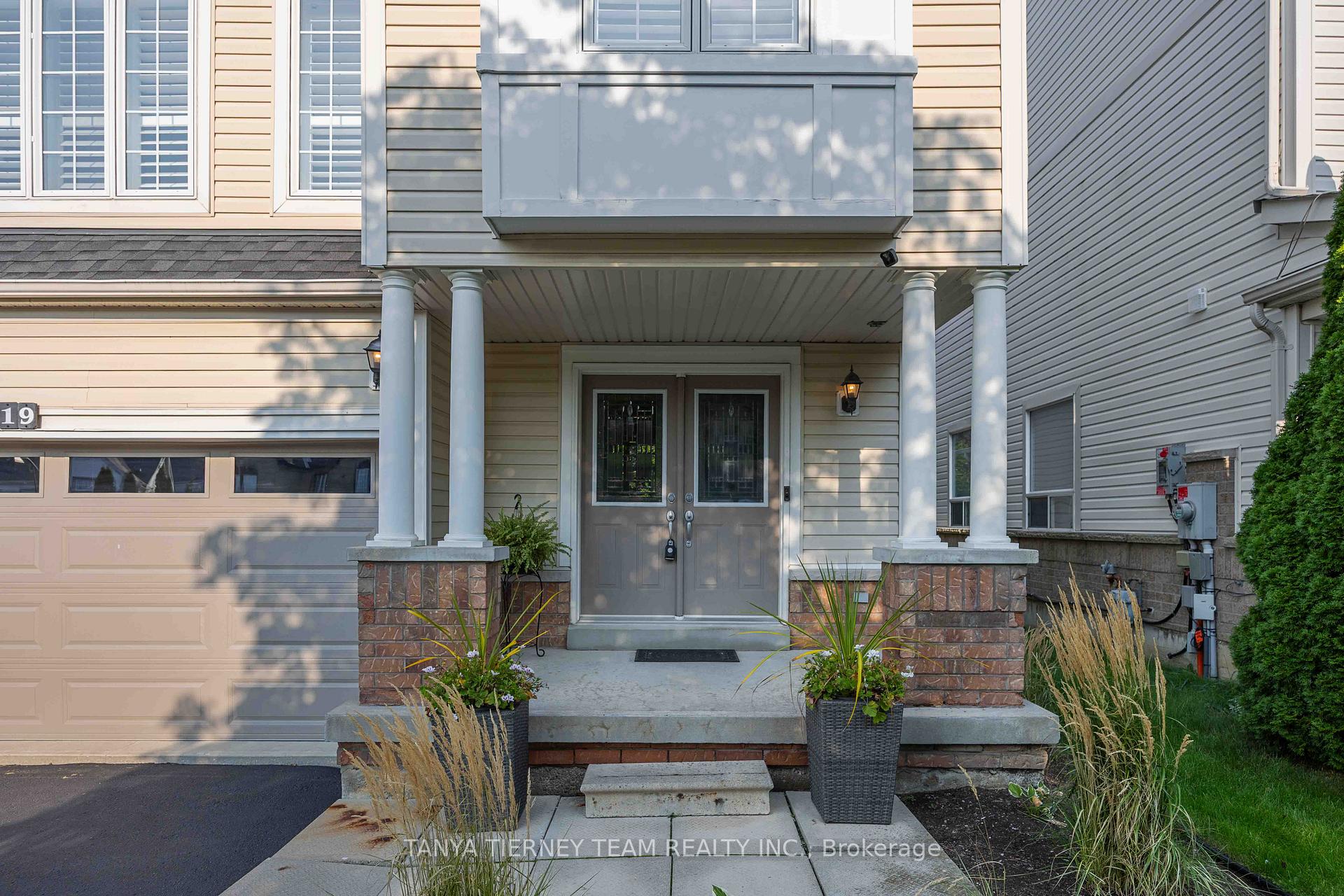 Photo 11 of 19 Teardrop Crescent, Whitby, Brooklin — HOMEH