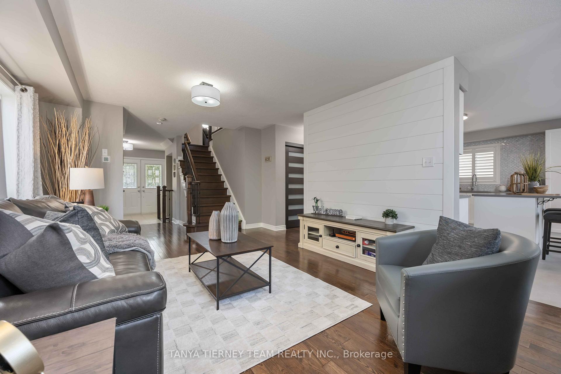 Photo 9 of 19 Teardrop Crescent, Whitby, Brooklin — HOMEH