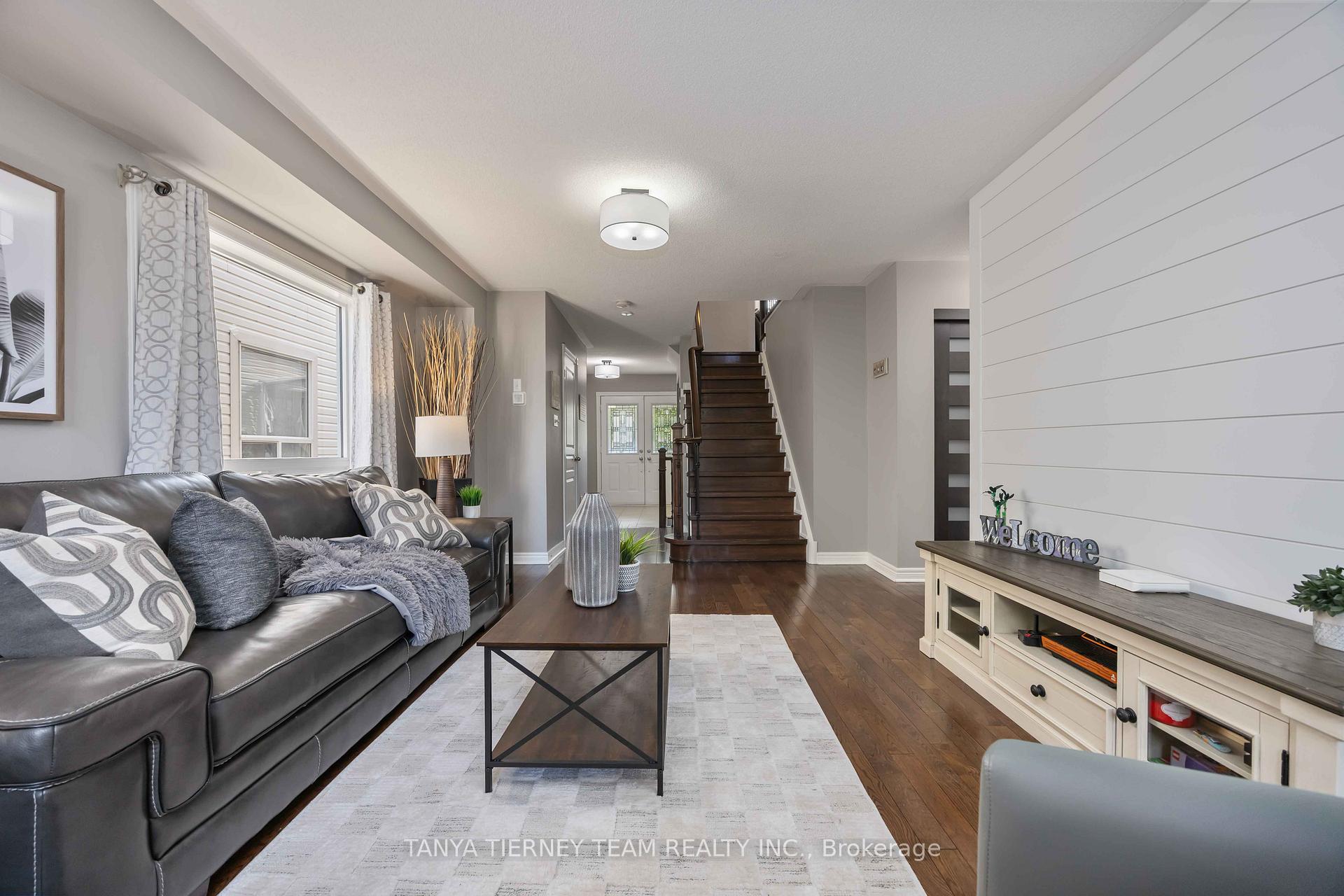 Photo 10 of 19 Teardrop Crescent, Whitby, Brooklin — HOMEH