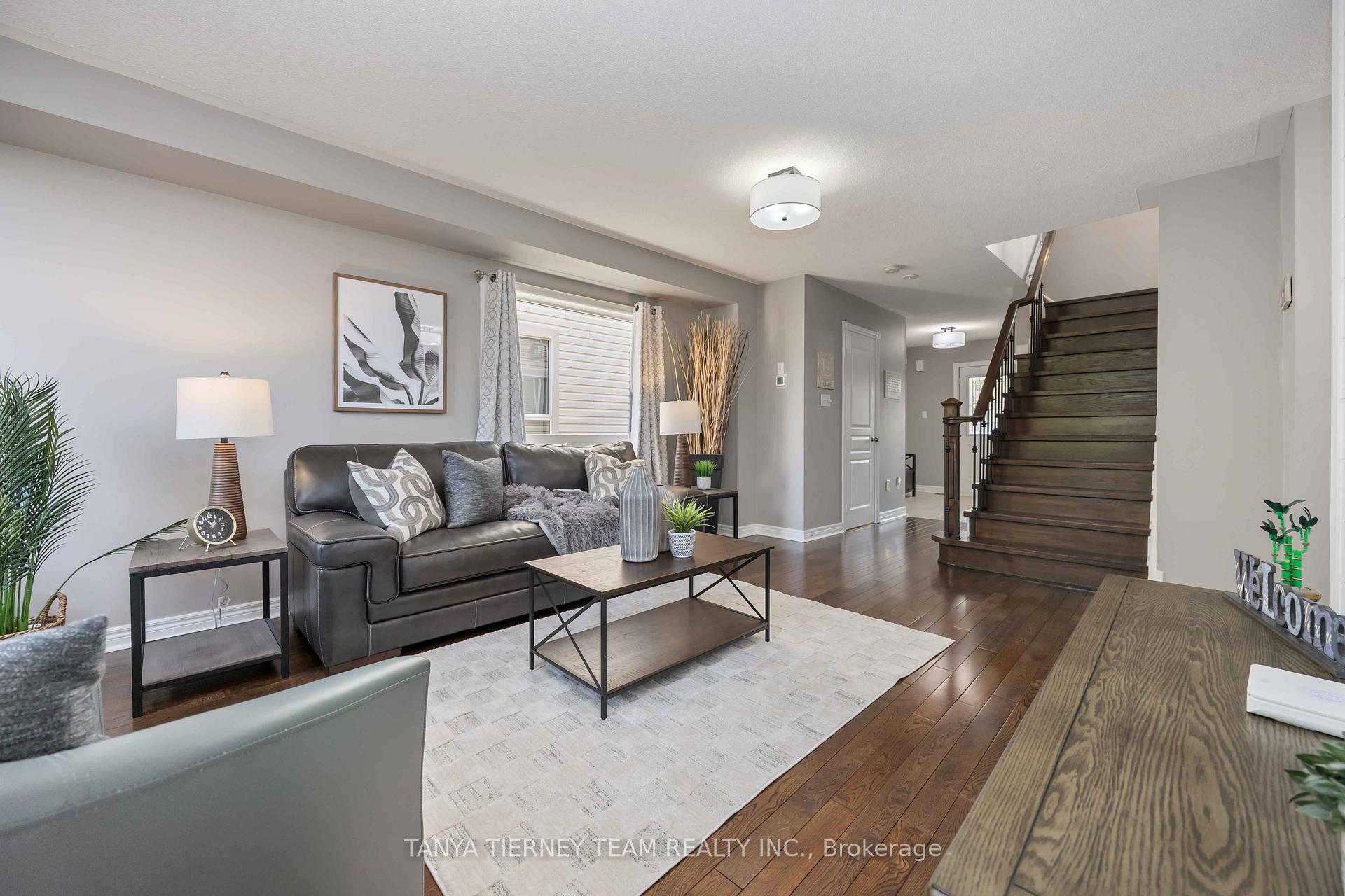 Photo 15 of 19 Teardrop Crescent, Whitby, Brooklin — HOMEH