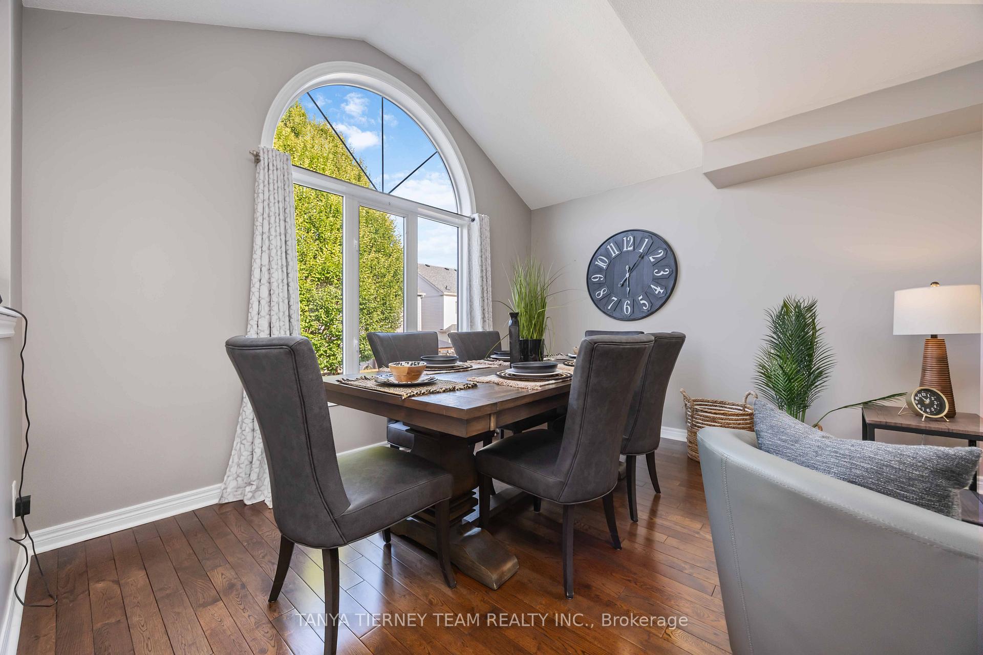 Photo 13 of 19 Teardrop Crescent, Whitby, Brooklin — HOMEH