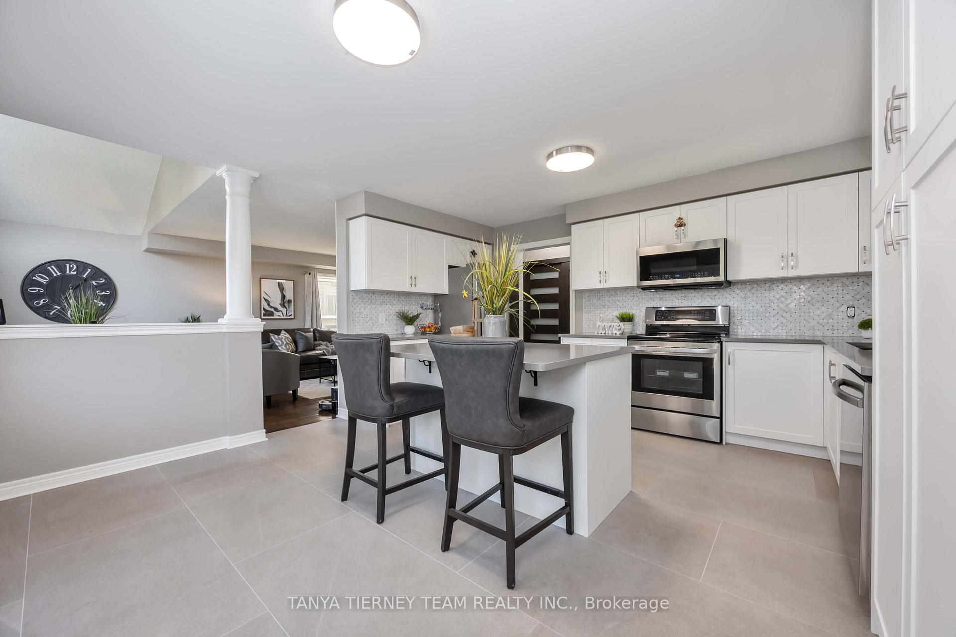 Photo 14 of 19 Teardrop Crescent, Whitby, Brooklin — HOMEH