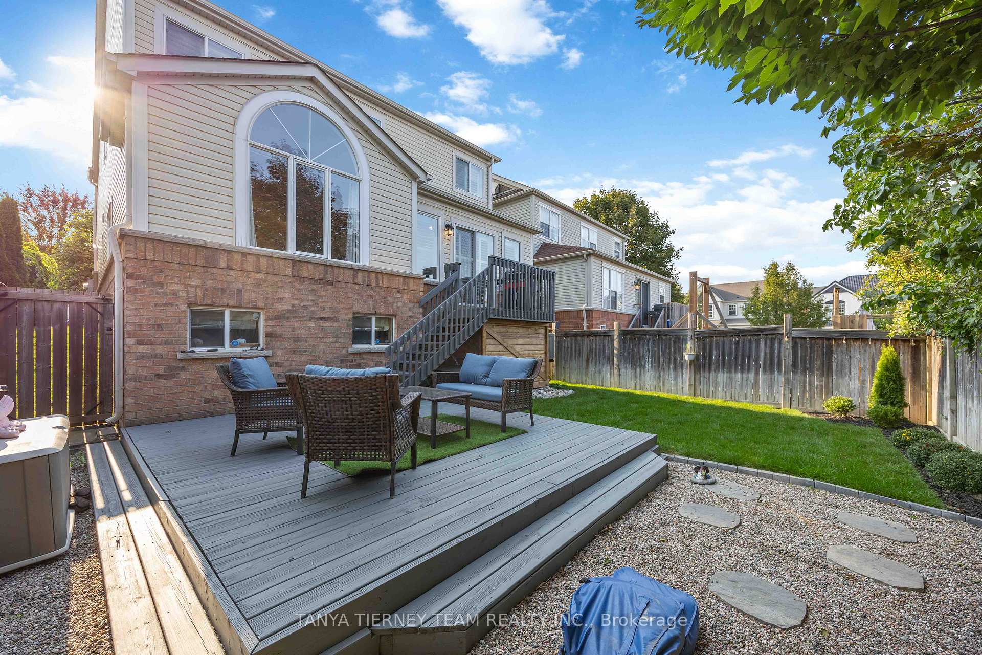 Photo 38 of 19 Teardrop Crescent, Whitby, Brooklin — HOMEH