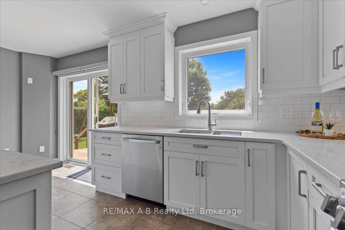 Photo 9 of 214 Jordan Crescent, West Perth, Mitchell — HOMEH