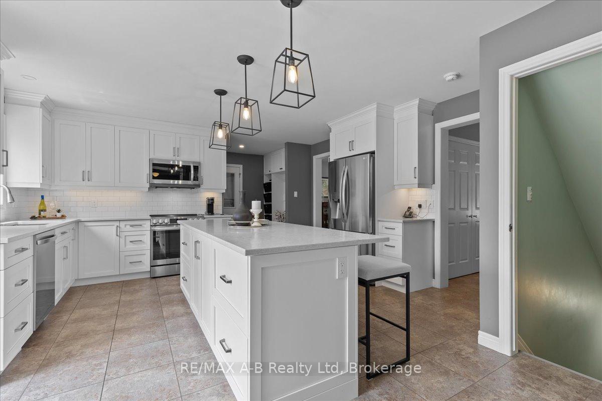 Photo 17 of 214 Jordan Crescent, West Perth, Mitchell — HOMEH