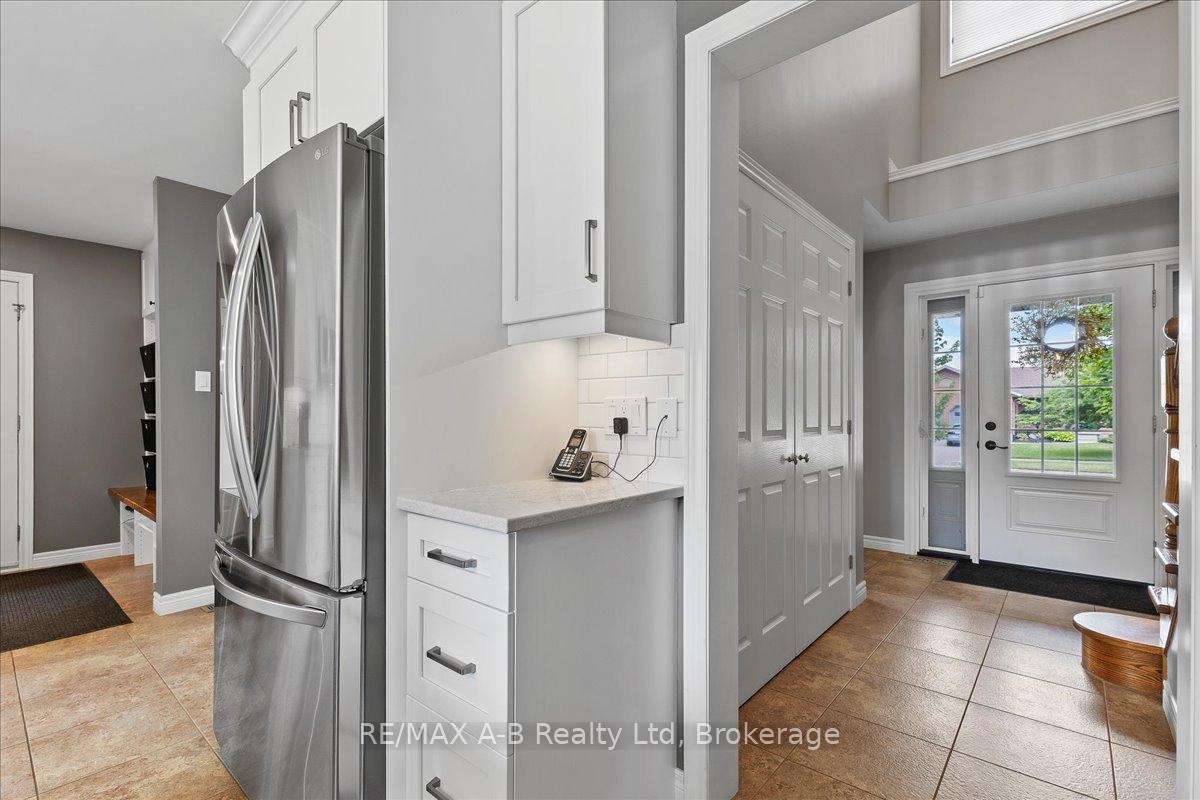 Photo 10 of 214 Jordan Crescent, West Perth, Mitchell — HOMEH