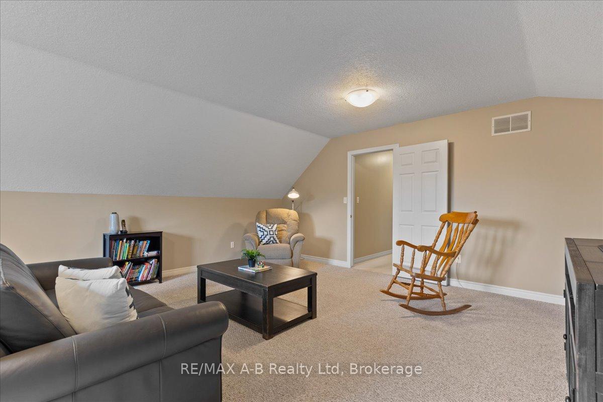 Photo 16 of 214 Jordan Crescent, West Perth, Mitchell — HOMEH