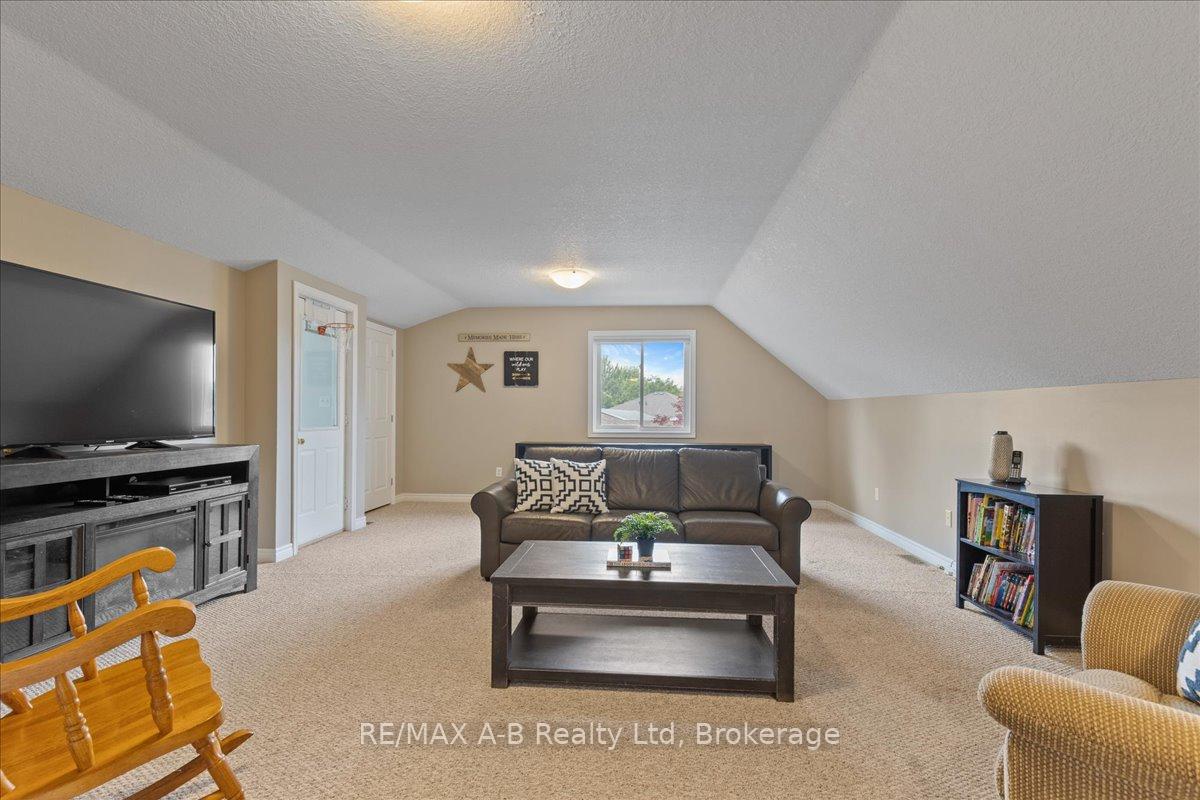 Photo 20 of 214 Jordan Crescent, West Perth, Mitchell — HOMEH