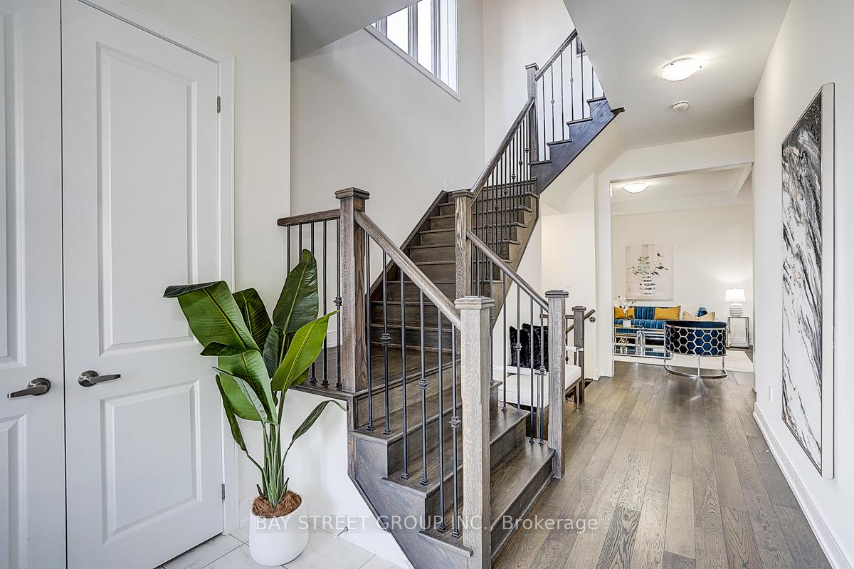 Photo 2 of 50 Botelho Circle W, Aurora, Bayview Southeast — HOMEH