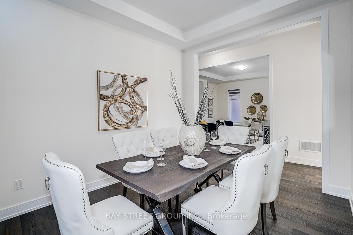 Photo 5 of 50 Botelho Circle W, Aurora, Bayview Southeast — HOMEH