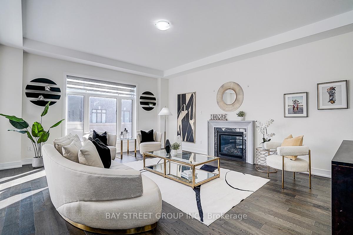 Photo 10 of 50 Botelho Circle W, Aurora, Bayview Southeast — HOMEH