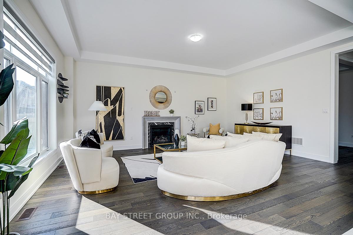Photo 3 of 50 Botelho Circle W, Aurora, Bayview Southeast — HOMEH