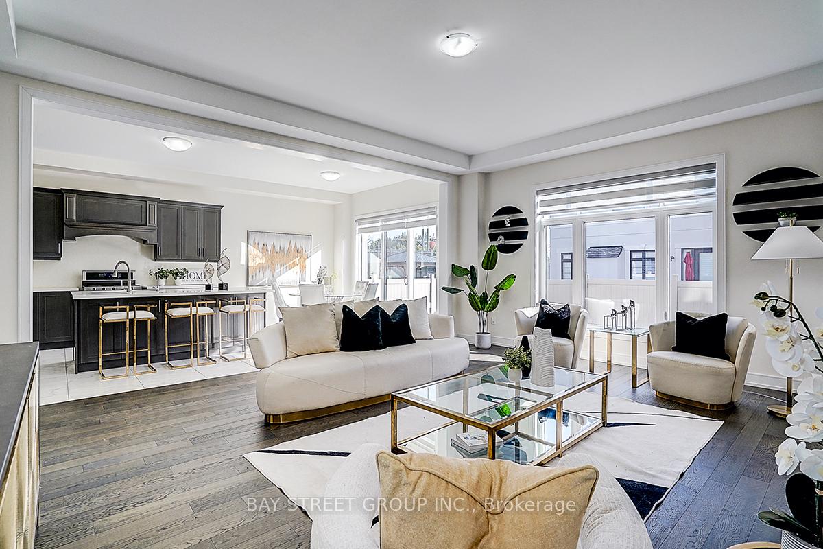 Photo 16 of 50 Botelho Circle W, Aurora, Bayview Southeast — HOMEH