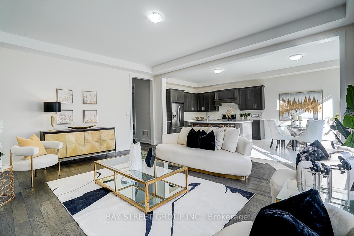 Photo 8 of 50 Botelho Circle W, Aurora, Bayview Southeast — HOMEH