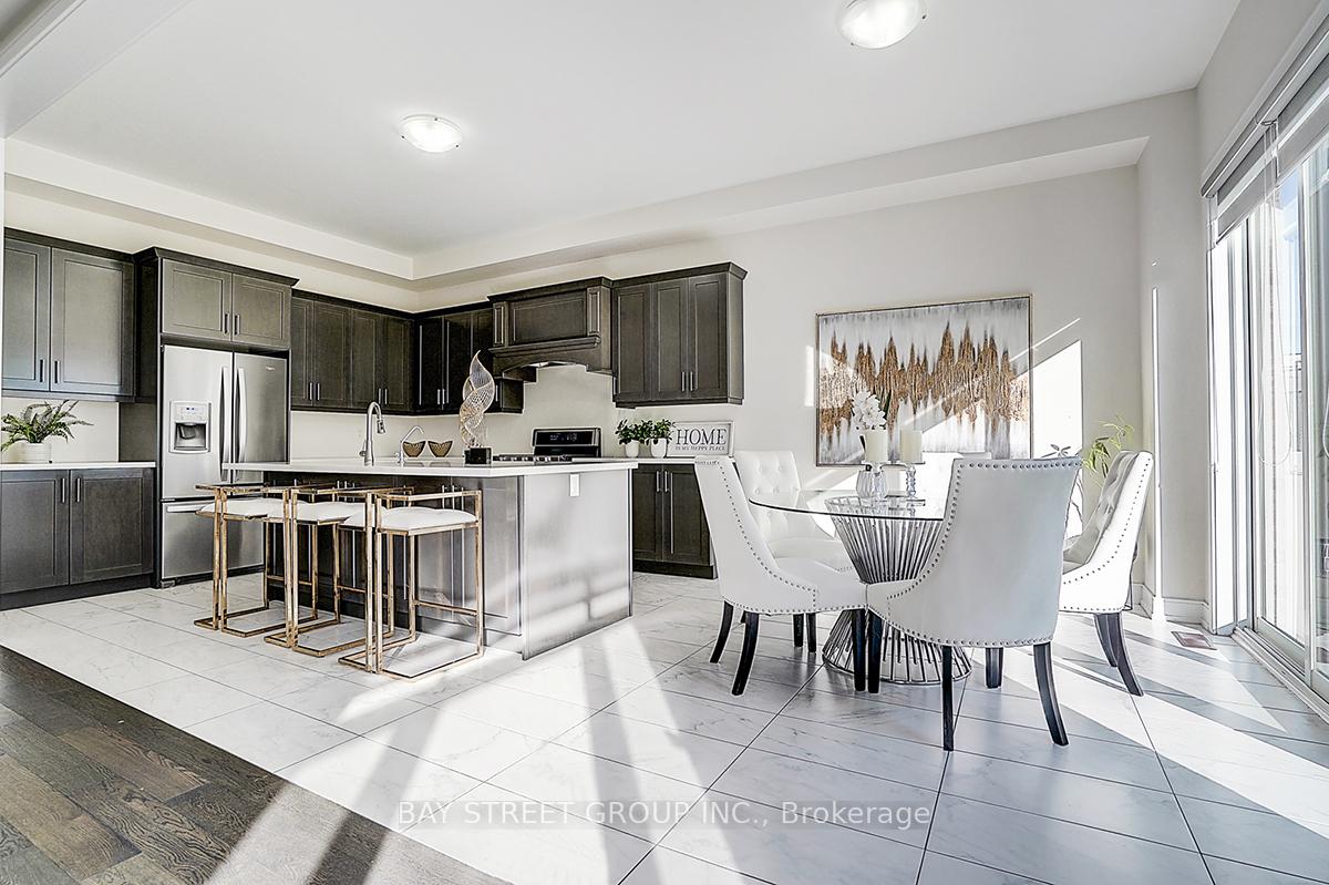 Photo 13 of 50 Botelho Circle W, Aurora, Bayview Southeast — HOMEH