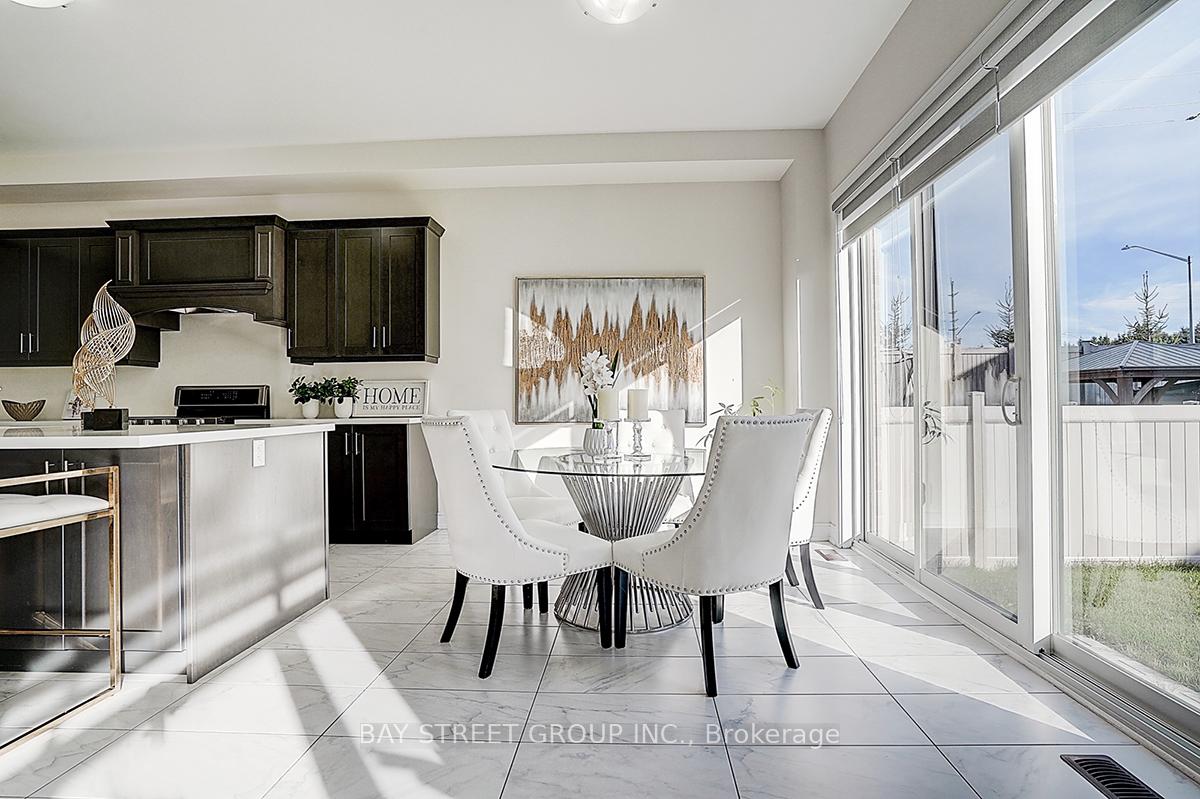 Photo 11 of 50 Botelho Circle W, Aurora, Bayview Southeast — HOMEH