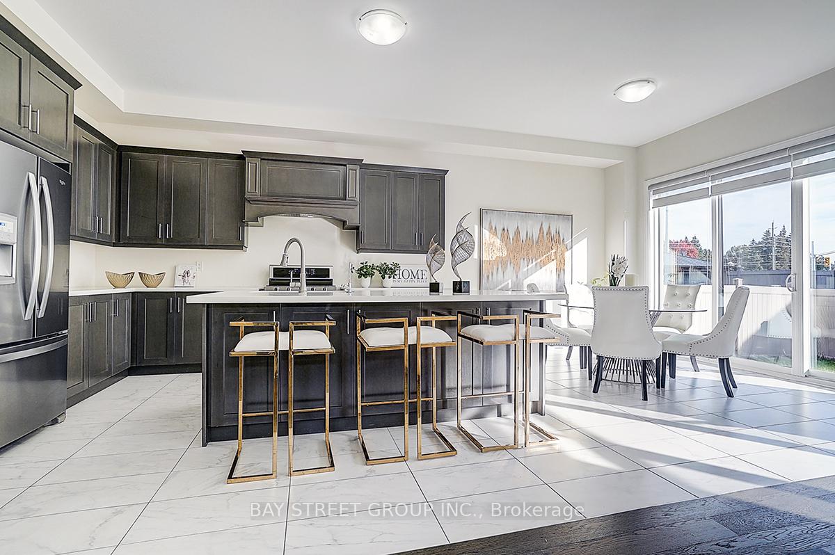Photo 14 of 50 Botelho Circle W, Aurora, Bayview Southeast — HOMEH