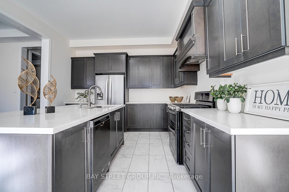 Photo 25 of 50 Botelho Circle W, Aurora, Bayview Southeast — HOMEH