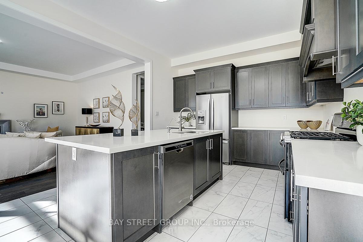 Photo 21 of 50 Botelho Circle W, Aurora, Bayview Southeast — HOMEH