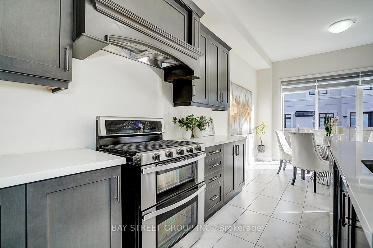 Photo 18 of 50 Botelho Circle W, Aurora, Bayview Southeast — HOMEH