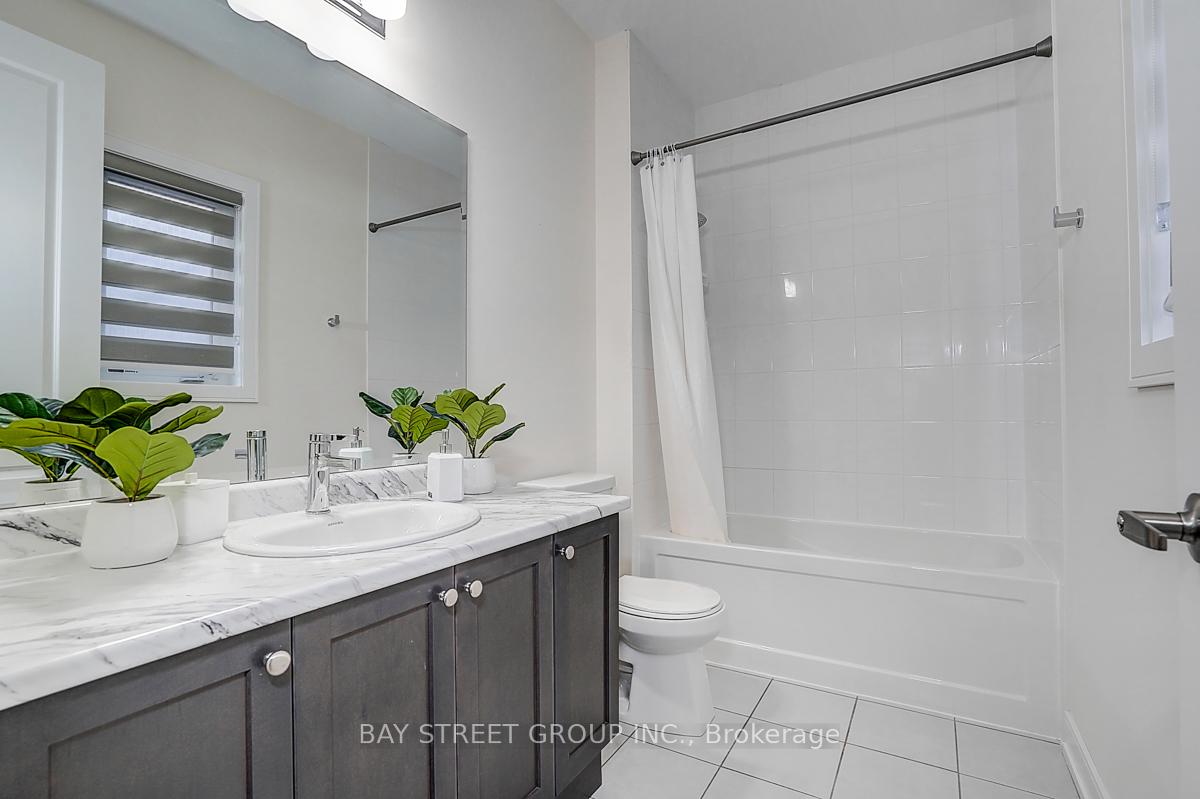 Photo 36 of 50 Botelho Circle W, Aurora, Bayview Southeast — HOMEH