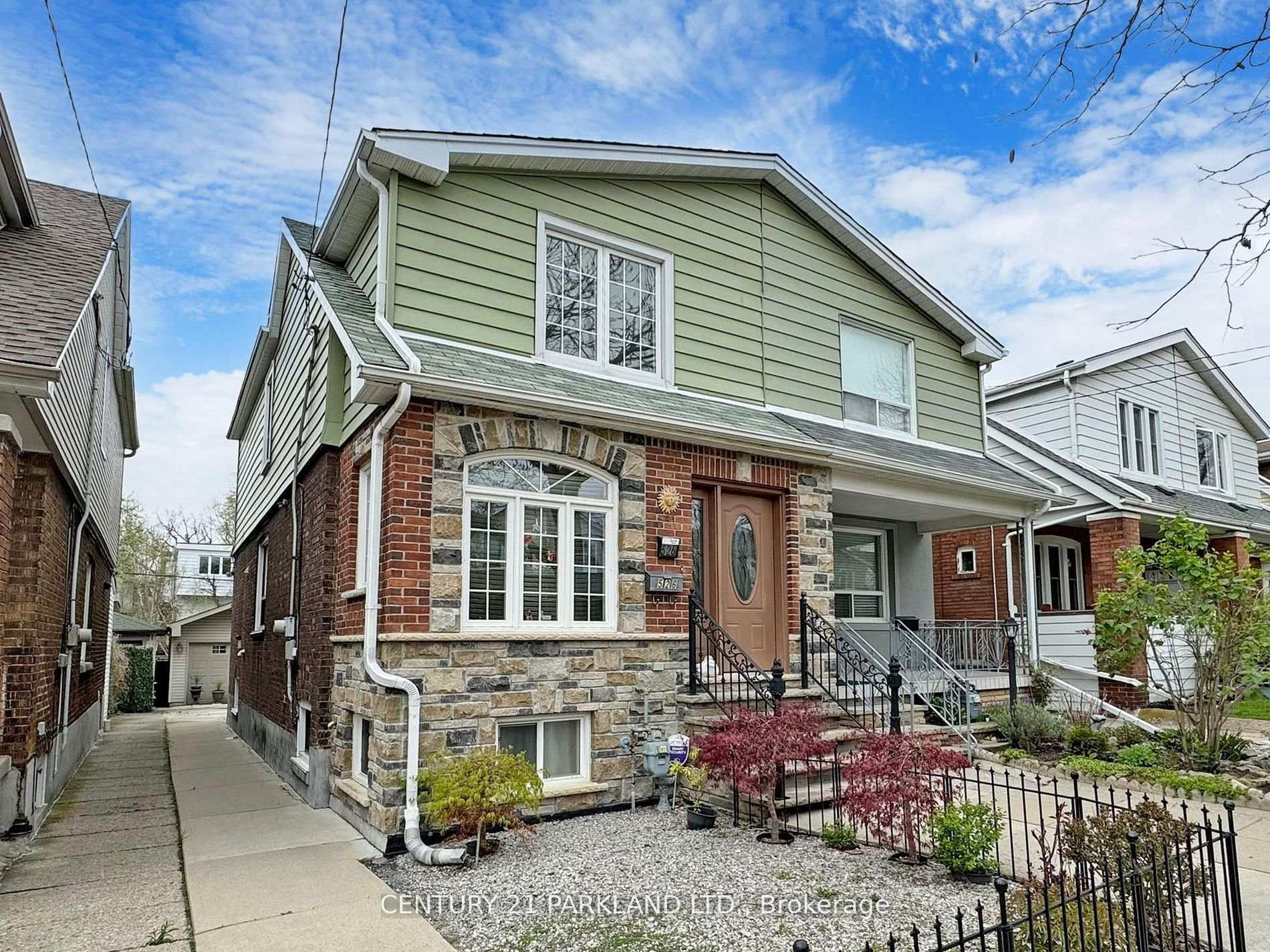 Photo 3 of 526 Milverton Boulevard, Toronto, Danforth — HOMEH