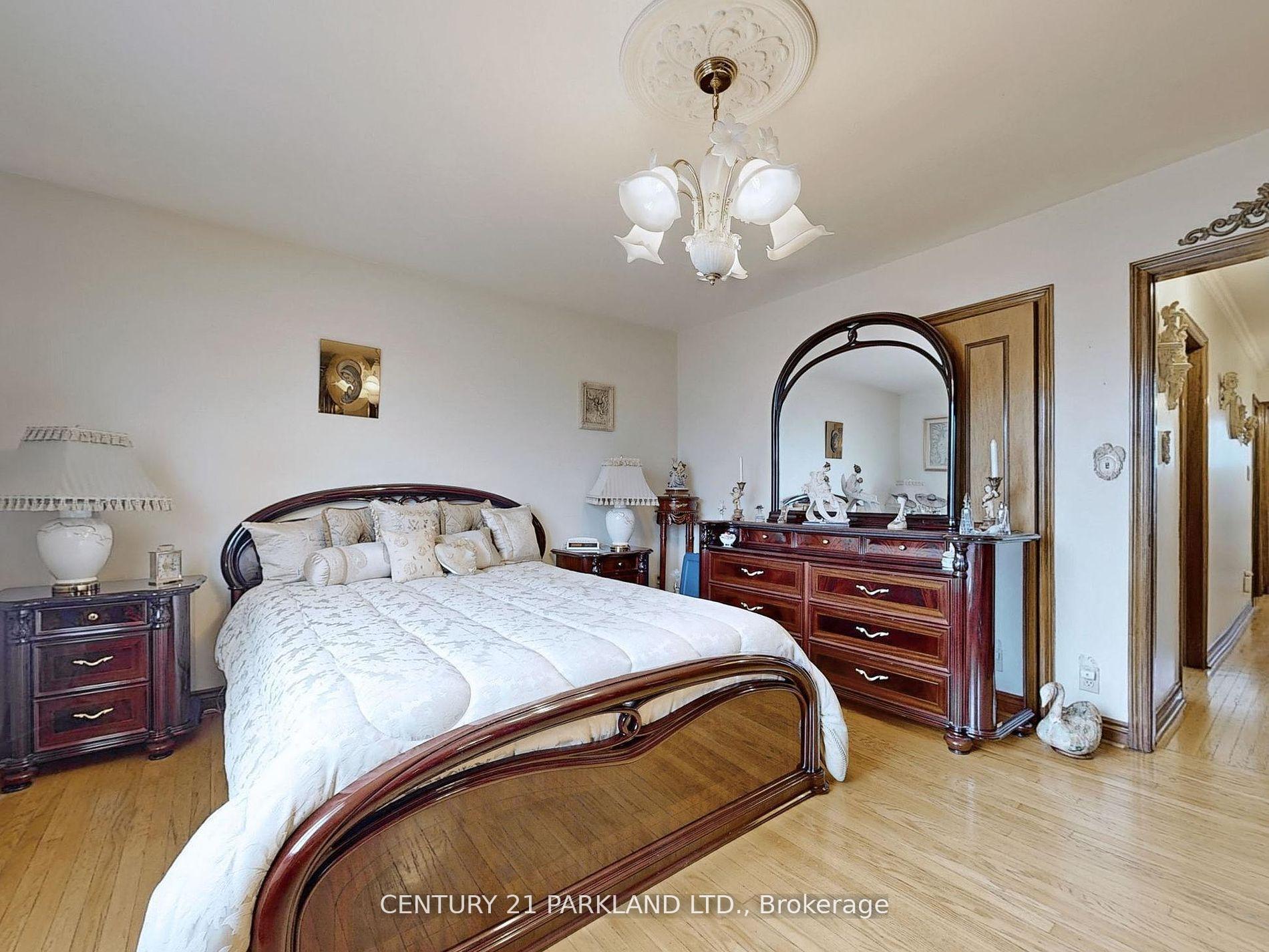 Photo 20 of 526 Milverton Boulevard, Toronto, Danforth — HOMEH