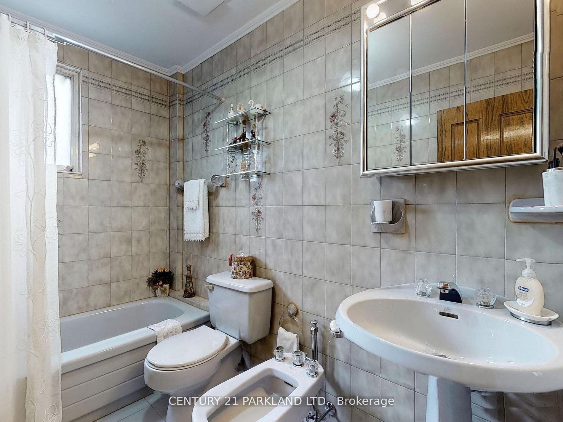 Photo 25 of 526 Milverton Boulevard, Toronto, Danforth — HOMEH