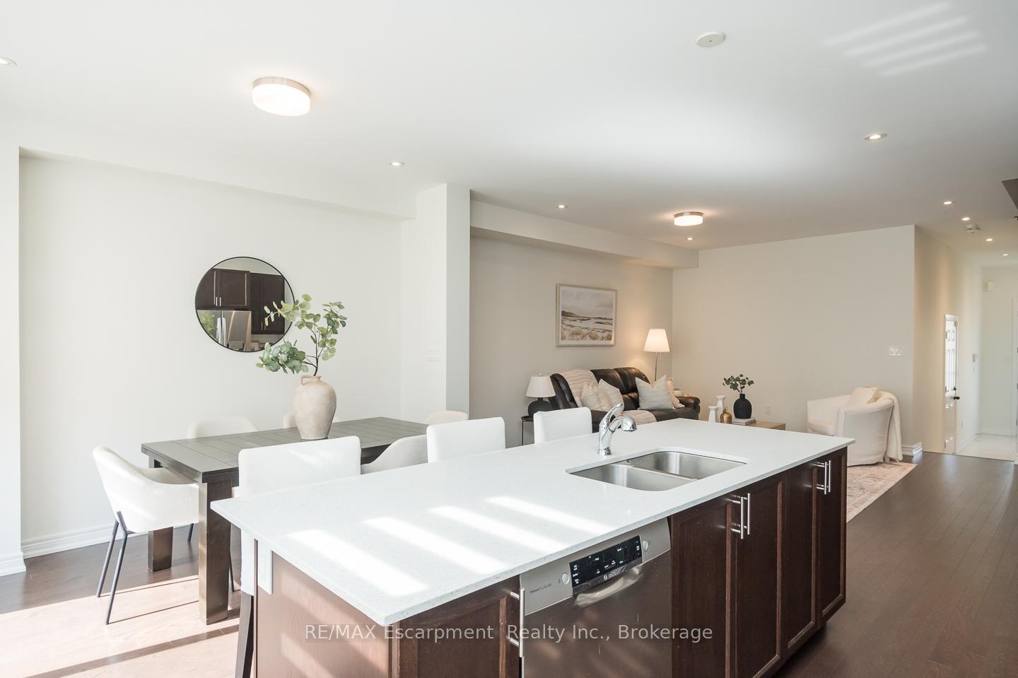 Photo 11 of 1354 Farmstead Drive, Milton, Ford — HOMEH