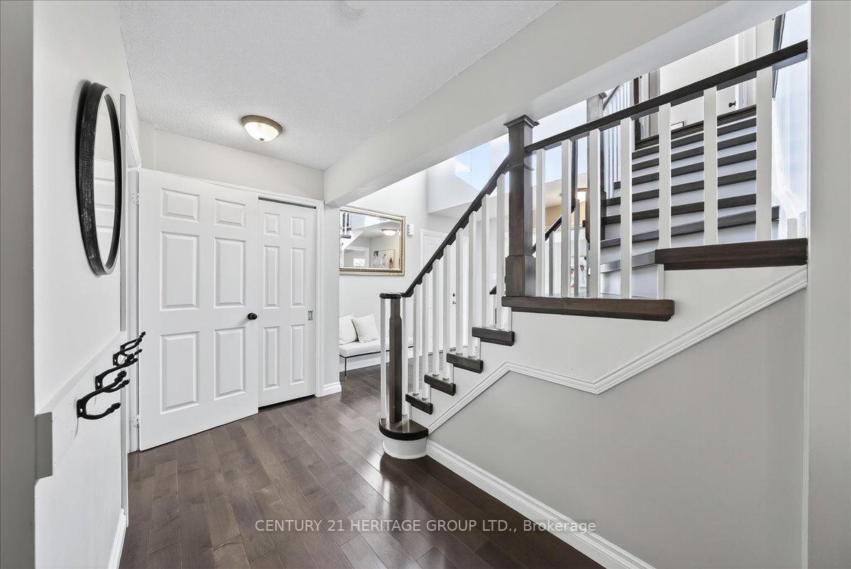 Photo 4 of 76 Attridge Drive, Aurora, Aurora Village — HOMEH