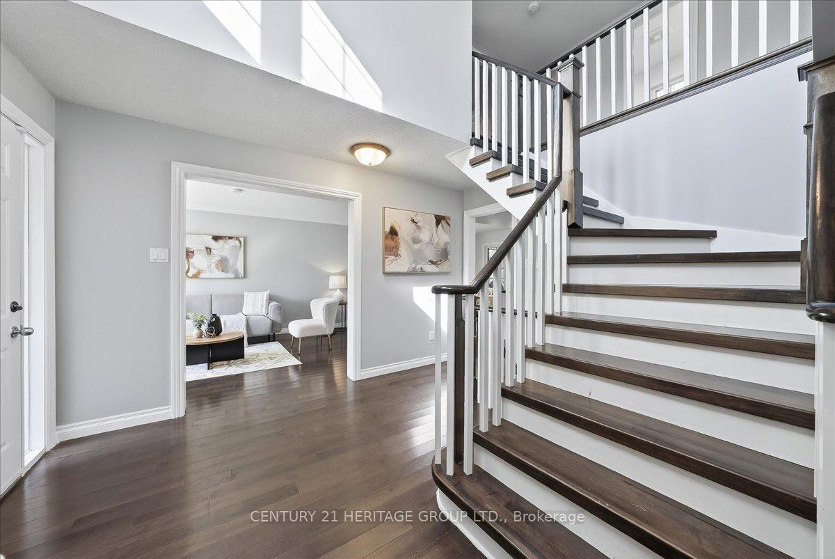 Photo 6 of 76 Attridge Drive, Aurora, Aurora Village — HOMEH