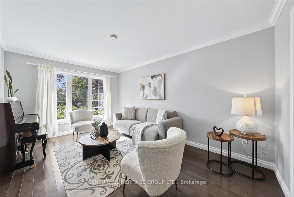 Photo 3 of 76 Attridge Drive, Aurora, Aurora Village — HOMEH