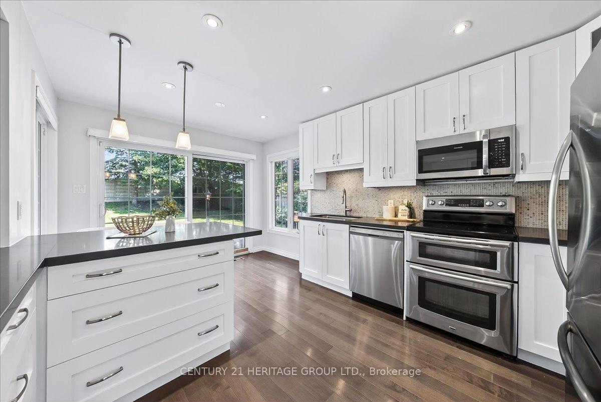 Photo 7 of 76 Attridge Drive, Aurora, Aurora Village — HOMEH