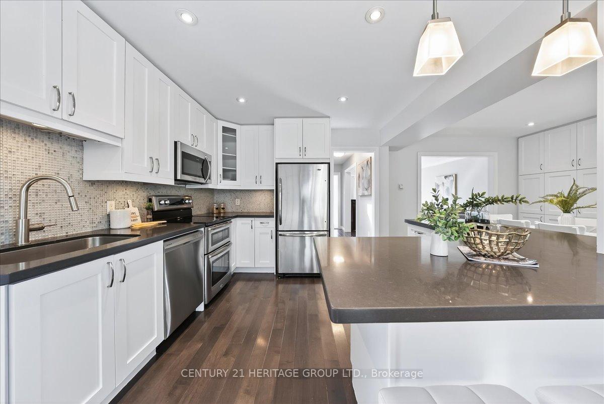 Photo 33 of 76 Attridge Drive, Aurora, Aurora Village — HOMEH