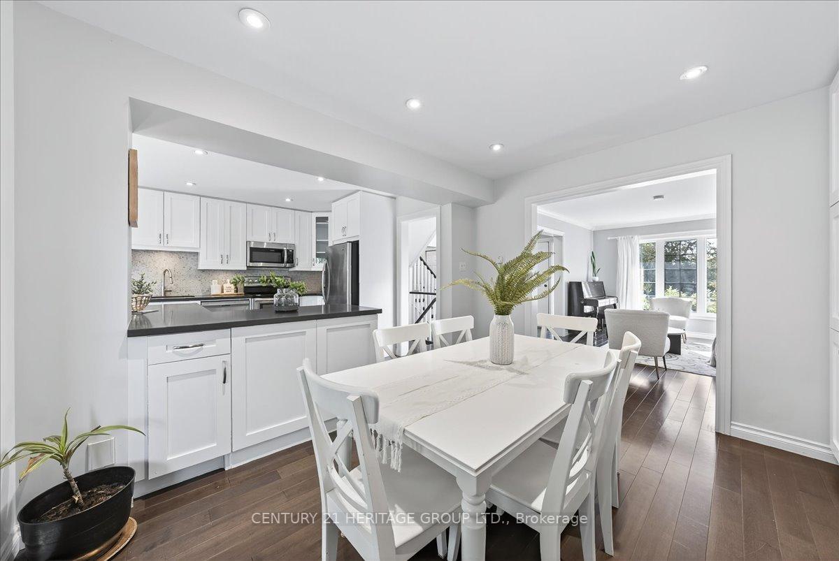 Photo 9 of 76 Attridge Drive, Aurora, Aurora Village — HOMEH