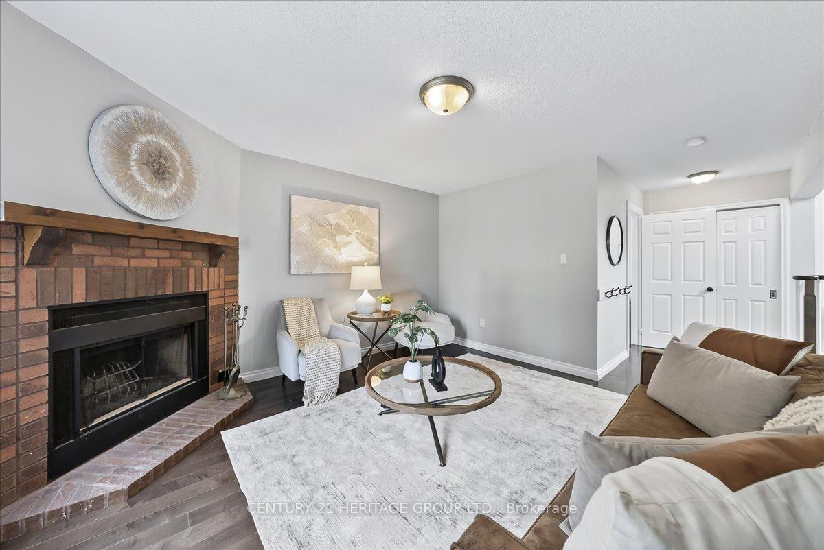 Photo 5 of 76 Attridge Drive, Aurora, Aurora Village — HOMEH