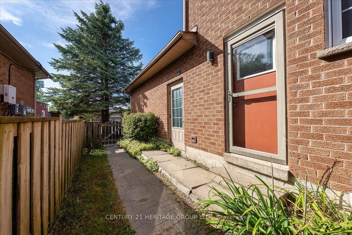 Photo 45 of 76 Attridge Drive, Aurora, Aurora Village — HOMEH