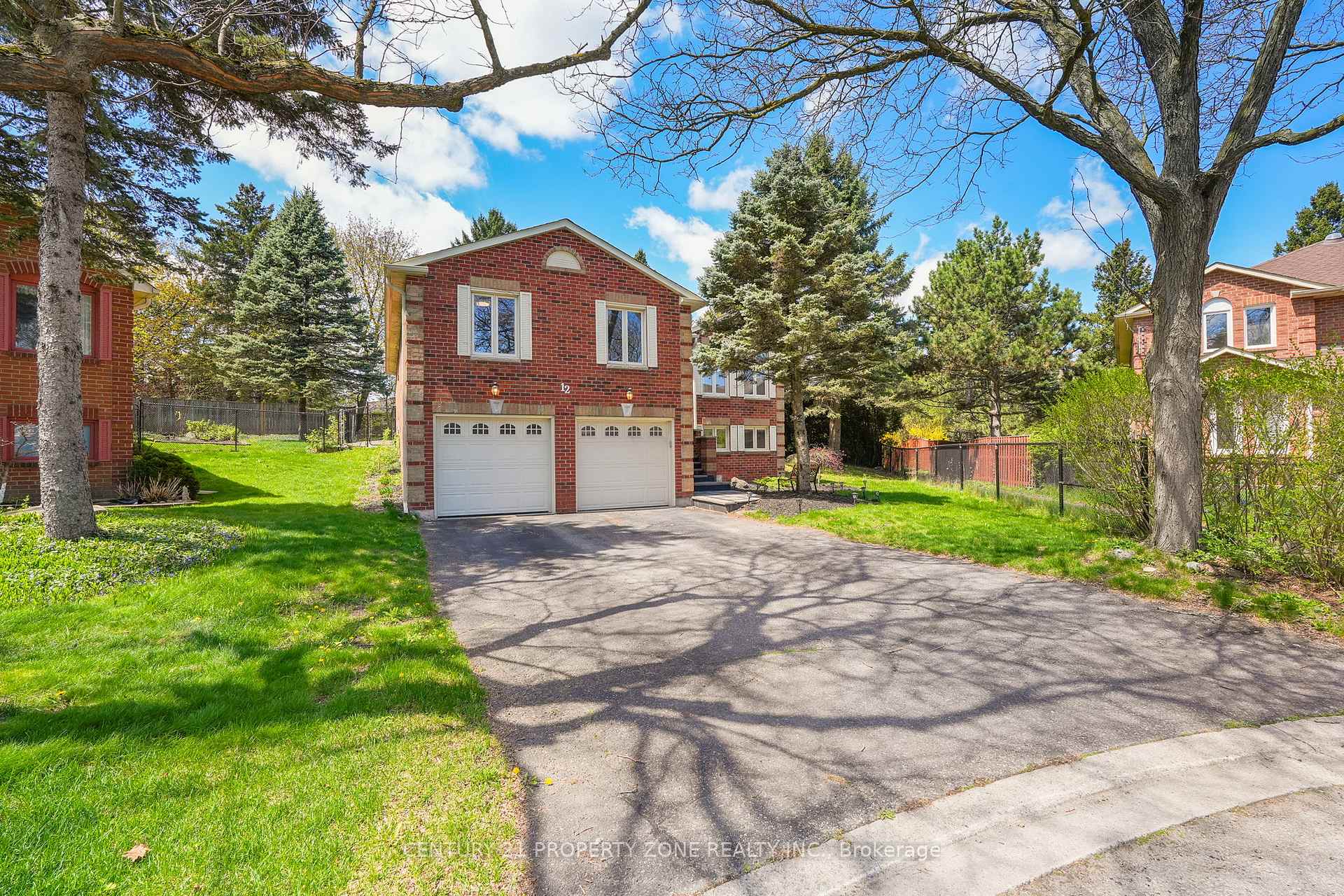 Photo 2 of 12 Archer Court, Brampton, Snelgrove — HOMEH